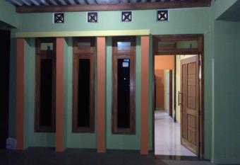 mas Eko Jlatren kost homestay has Balcony rooms