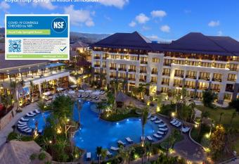 Royal Tulip Springhill Resort Jimbaran has rooms with a private hot tub