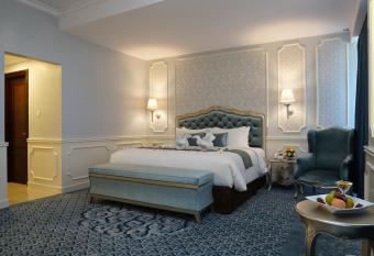 Grand Keisha Yogyakarta has rooms with a private hot tub