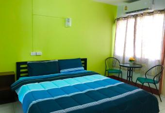 K.L.Apartment allows 18 year olds to book a room