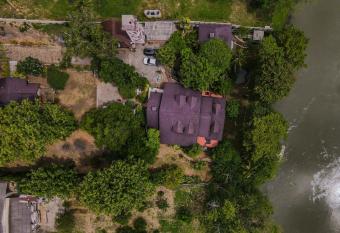 Ratmanee House has Balcony rooms