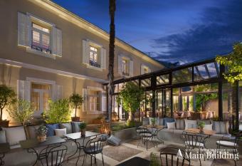 Almayer Art & Heritage Hotel and D  pendance allows 18 year olds to book a room