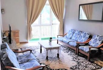 5-MINS WALK TO BEACH WITH POOL, Batu Ferringhi has Balcony rooms