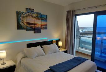 Ocean Front Apartment (WiFi) has rooms with a private hot tub