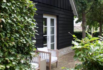 Het Buitenhuis allows 18 year olds to book a room