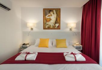 Art & Wine Studios and Apts has Balcony rooms