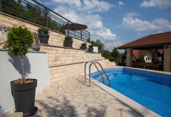 Apartment Mario has Balcony rooms