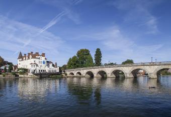 The Thames Riviera Hotel allows 18 year olds to book a room