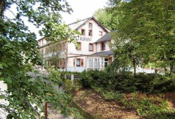 Auberge Des M  sanges allows 18 year olds to book a room