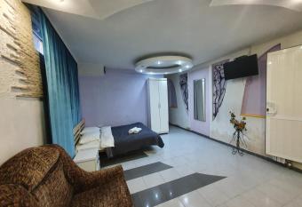 Studio Bucuresti allows 18 year olds to book a room