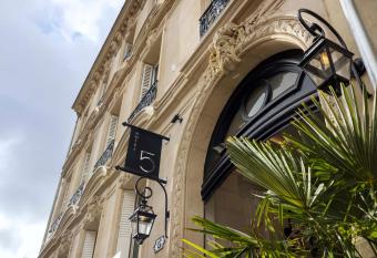 Le 5 Particulier has Balcony rooms