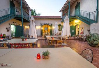 Zimer Baronita allows 18 year olds to book a room