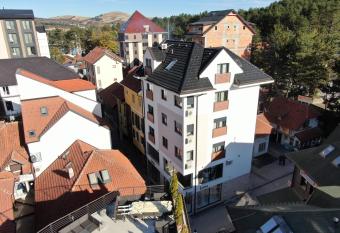 Apartments Egoiste - Centar allows 18 year olds to book a room