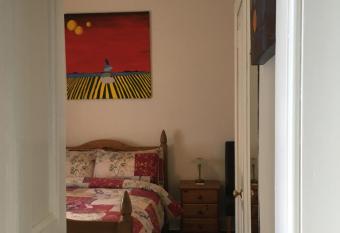 Goldenacre Private Room (Homestay) allows 18 year olds to book a room