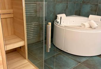 Real Giardinetto a Toledo has rooms with a private hot tub