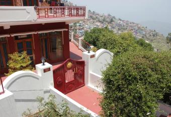 Chandruma Cottage has Balcony rooms