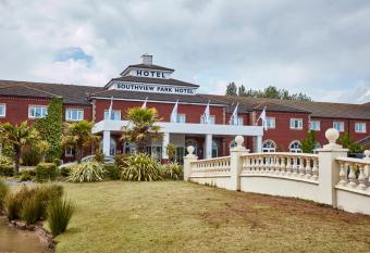 Southview Park Hotel allows 18 year olds to book a room