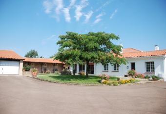 Chez Bernadou has Balcony rooms