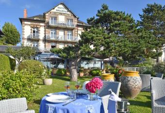 Hotel Bellevue has Balcony rooms