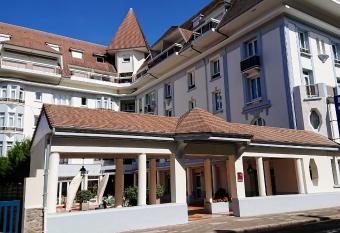 H  tel Bristol has Balcony rooms