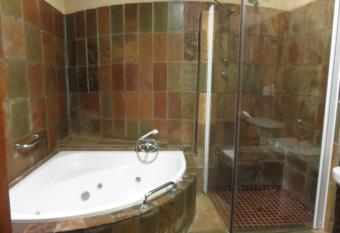 Meerhof Lodge has Balcony rooms