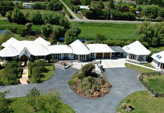 Silverstream Alpaca Farmstay & Tour has Balcony rooms