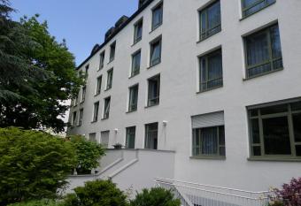 Christk  nigshaus allows 18 year olds to book a room