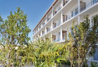 Golden Tulip La Baule allows 18 year olds to book a room