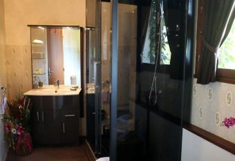 Le Robinson has Balcony rooms