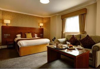 Golden Lion Hotel allows 18 year olds to book a room