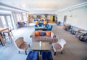 Denham Grove has Balcony rooms