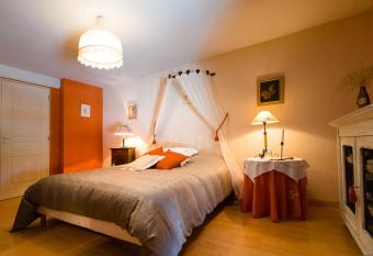 Au pr   des Poulains has Balcony rooms