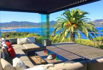 Villa Zara - Saint Tropez Holiday Villa has Balcony rooms