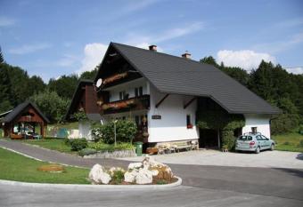 Apartments and rooms Cerkovnik has Balcony rooms