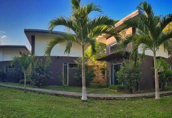 Nueva Villa Paraiso allows 18 year olds to book a room