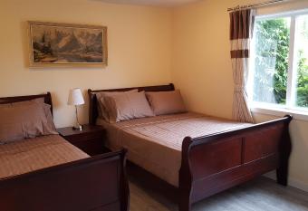 YVR Vickie   s Bed and Breakfast allows 18 year olds to book a room