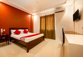OYO 402 Royale Parc Hotel allows 18 year olds to book a room