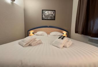 Le 2 by Hotel Akena - Nantes Beaujoire, Porte de Sainte Luce allows 18 year olds to book a room