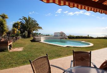 Apartment Colibri Finca Montimar allows 18 year olds to book a room