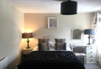 Ship inn allows 18 year olds to book a room