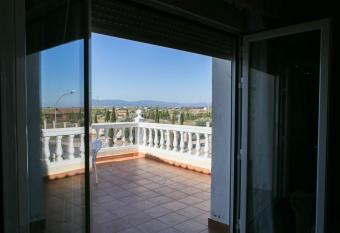 La Rosaleda de Orgaz has Balcony rooms