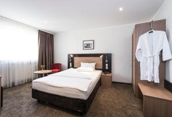 Astor & Aparthotel allows 18 year olds to book a room