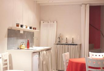 La Maison de No  mie allows 18 year olds to book a room