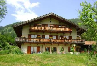 Ferienwohnung Haus Oberlarchhof allows 18 year olds to book a room