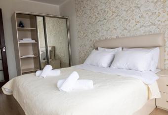 Batumi Orbi Residence Lux has rooms with a private hot tub