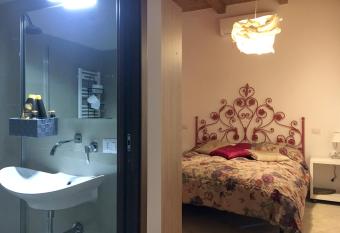 Villa Masullo has Balcony rooms