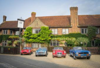 The Montagu Arms has Balcony rooms