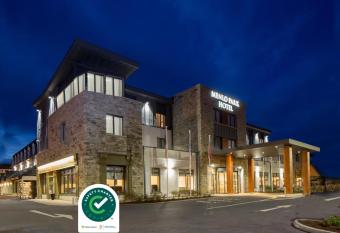 Menlo Park Hotel allows 18 year olds to book a room