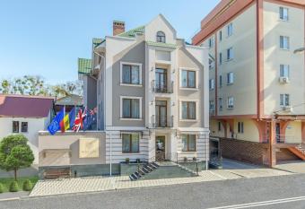 Park Lane Hotel has Balcony rooms