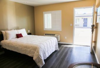 Newport Bay Inn has Smoking rooms